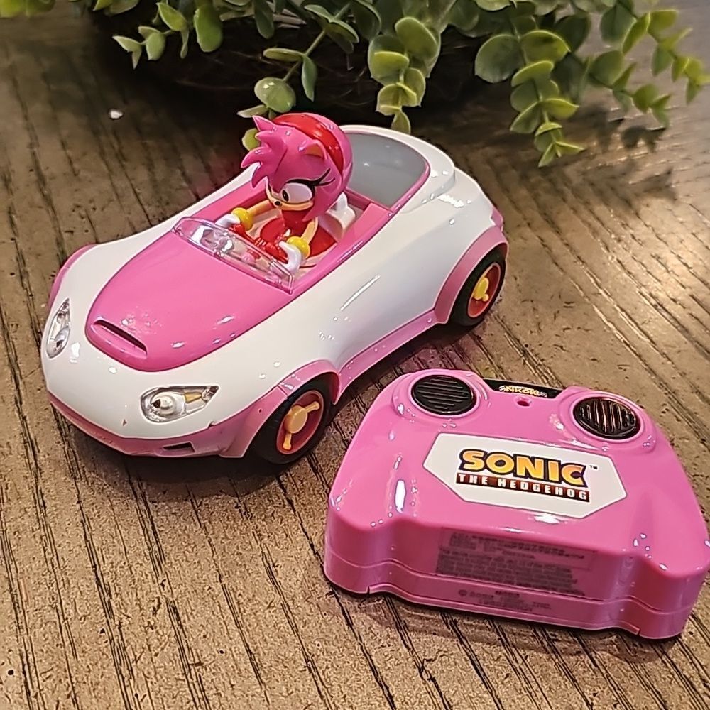 Sonic the hedgehog Amy 2.4 GHZ radio car  toy racing